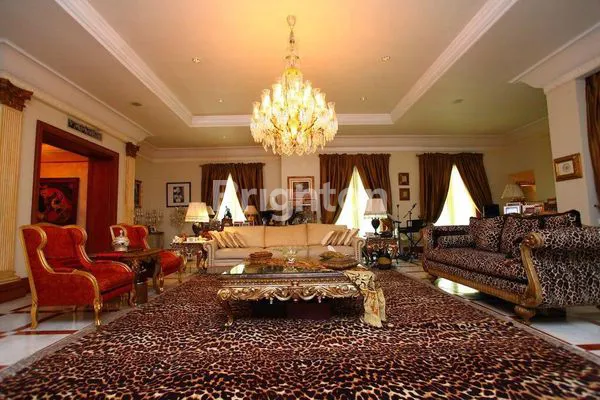 image RUMAH MEWAH LUAS FULLY FURNISHEED MENTENG, JAKARTA PUSAT (2)