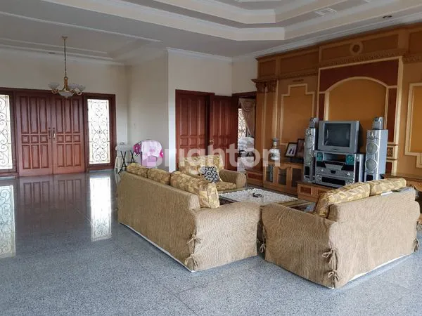 image RUMAH MEWAH CANTIK INDAH BUKIT DARMO GOLF (6)