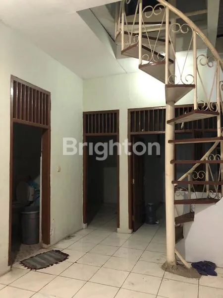 image RUMAH JERUK MANIS KEBON JERUK 2.5 LANTAI FULL FURNISH (8)