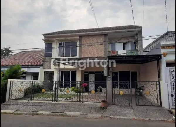 image RUMAH CANTIK 2 LANTAI SIAP HUNI STRATEGIS DI PERUMAHAN ELITE BOGOR (1)