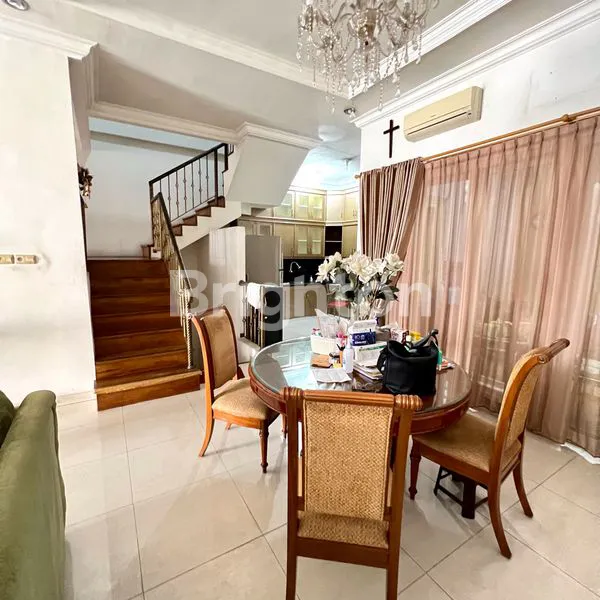 image RUMAH TOWNHOUSE CANTIK DAN MEWAH DI PALEMBANG REGENCY (3)