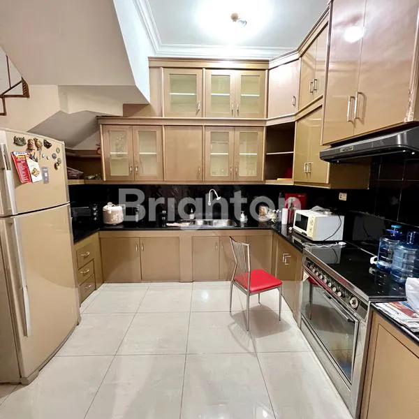 image RUMAH TOWNHOUSE CANTIK DAN MEWAH DI PALEMBANG REGENCY (4)