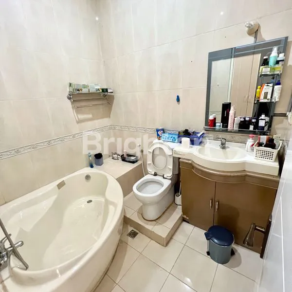 image RUMAH TOWNHOUSE CANTIK DAN MEWAH DI PALEMBANG REGENCY (6)