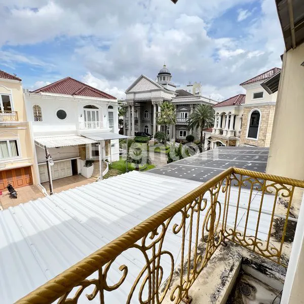 image RUMAH TOWNHOUSE CANTIK DAN MEWAH DI PALEMBANG REGENCY (7)