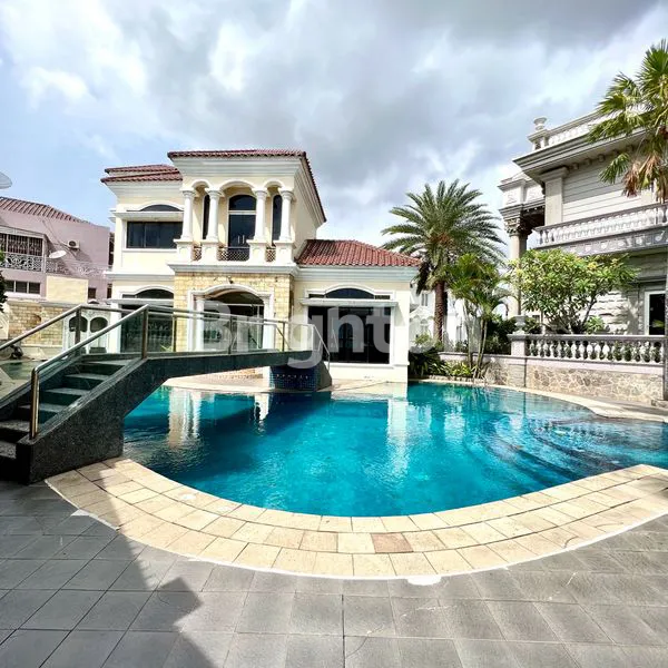 image RUMAH TOWNHOUSE CANTIK DAN MEWAH DI PALEMBANG REGENCY (8)