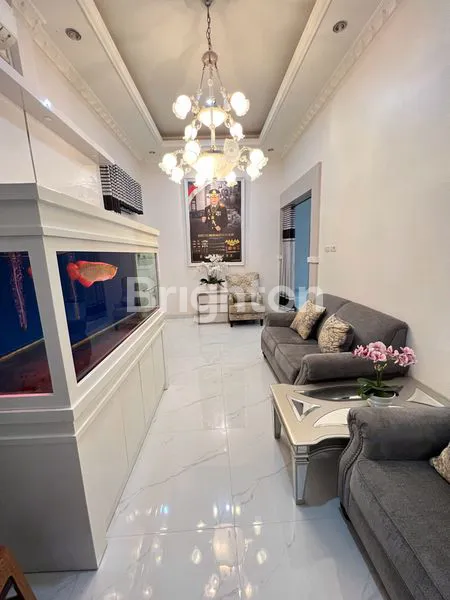 image RUMAH TOWNHOUSE FULL FURNISHED CANTIK, ELEGAN DAN MEWAH DI PERUMAHAN GRAND GARDEN DI DAERAH CELENTANG PUSAT KOTA (2)