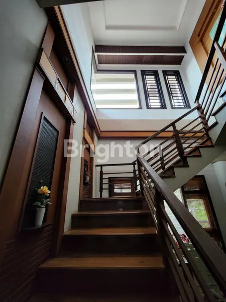 image RUMAH CANTIK MEWAH FULL FURNISHED 2 LANTAI SIAP HUNI DI PONDOK SURYA INDAH SAMARINDA (4)