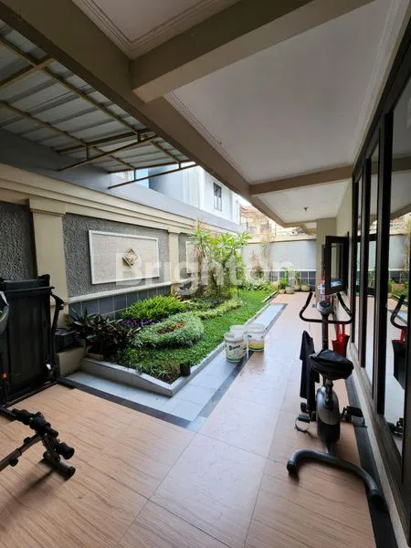 image RUMAH CANTIK MEWAH FULL FURNISHED 2 LANTAI SIAP HUNI DI PONDOK SURYA INDAH SAMARINDA (5)