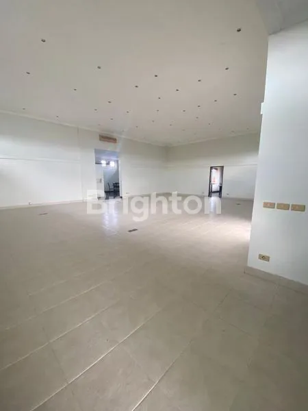 image GEDUNG MEGAH DI LOKASI STRATEGIS, TERAWAT DI KEROBOKAN (6)