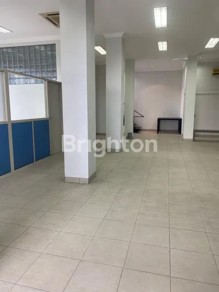 image GEDUNG MEGAH DI LOKASI STRATEGIS, TERAWAT DI KEROBOKAN (4)