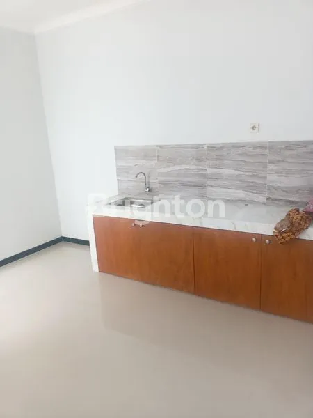 image RUMAH BARU 2 LANTAI DI TENGAH KOTA SOLO PESAN BANGUN 8 BULAN JADI (3)