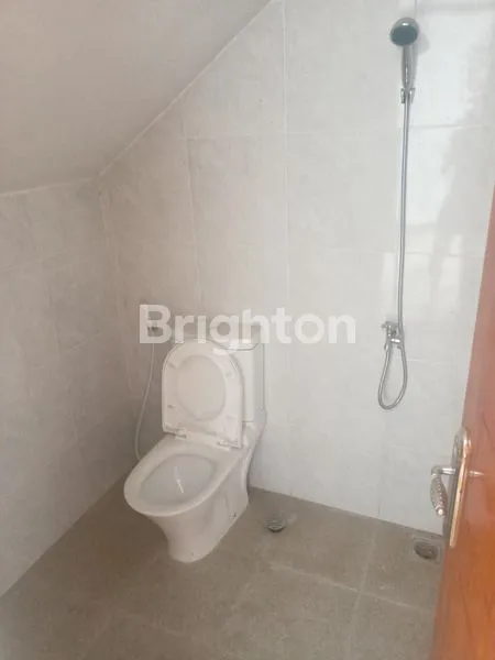 image RUMAH BARU 2 LANTAI DI TENGAH KOTA SOLO PESAN BANGUN 8 BULAN JADI (4)