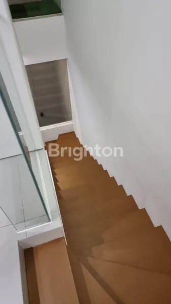 image 3 LANTAI CIAMIK POL .RUMAH BRAND NEW SURABAYA TIMUR (8)