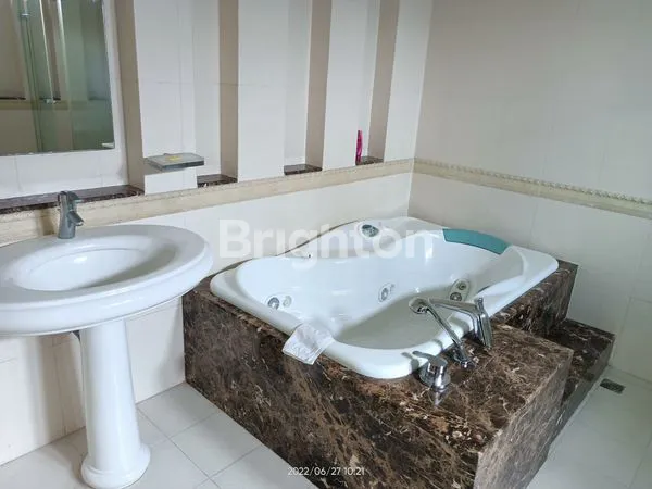 image RUMAH MEWAH HAJI MISBAH MEDAN MAIMUN (5)