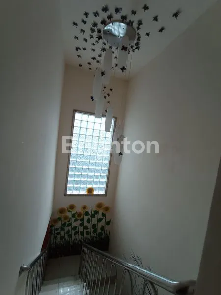 image RUMAH CANTIK UNIK  (4)