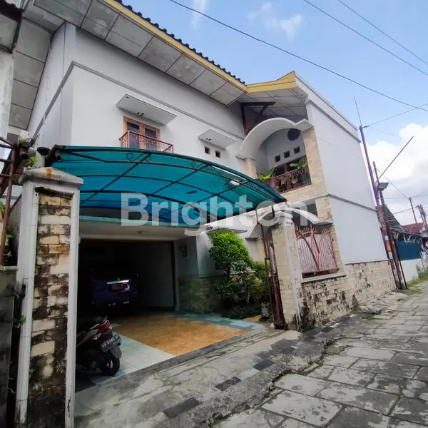 image RUMAH MODERN 2 LANTAI DI DEMANGAN BARU (1)