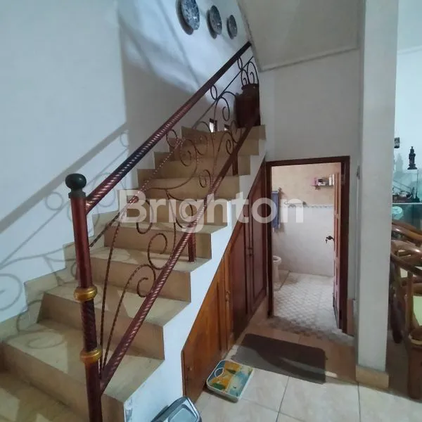 image RUMAH MODERN 2 LANTAI DI DEMANGAN BARU (2)