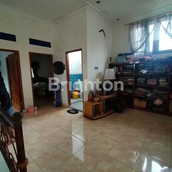 image RUMAH MODERN 2 LANTAI DI DEMANGAN BARU (3)