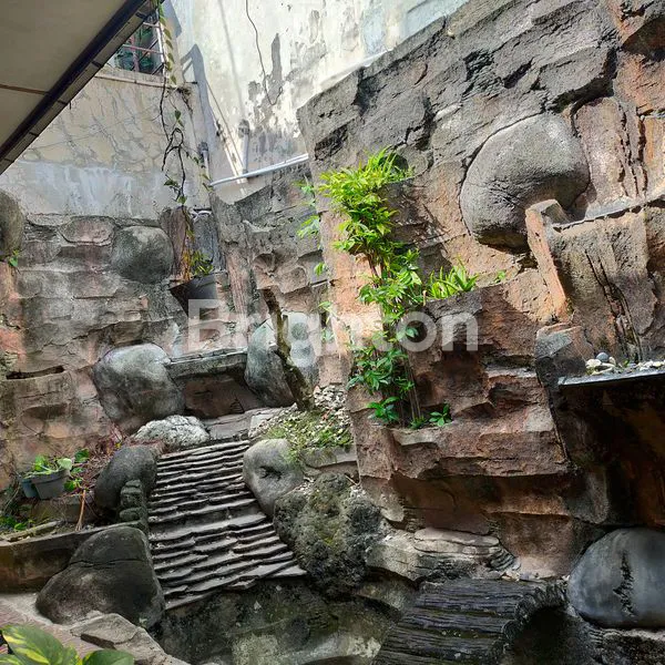 image RUMAH MODERN 2 LANTAI DI DEMANGAN BARU (7)