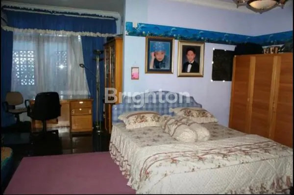 image RUMAH MODERN BESAR DIKAWASAN ELIT (8)