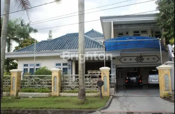 image RUMAH MODERN BESAR DIKAWASAN ELIT (1)