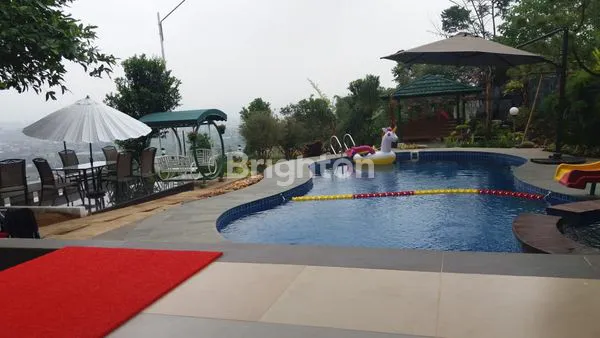 image VILLA DI DEKAT PUNCAK PASS DENGAN KOLAM RENANG AIR HANGAT CIPANAS, JAWA BARAT (1)