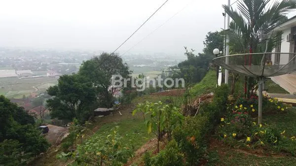 image VILLA DI DEKAT PUNCAK PASS DENGAN KOLAM RENANG AIR HANGAT CIPANAS, JAWA BARAT (4)