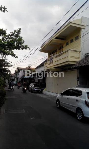 RUMAH DI SAMPING BANK BCA PUSAT SOLO
