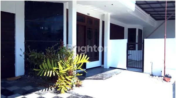 image RUMAH MEWAH SURABAYA BARAT SIAP HUNI (3)