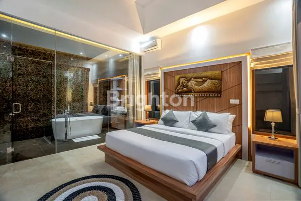 image LEASEHOLD VILLA PRESTISIUS DI LOKASI STRATEGIS SEMINYAK (2)