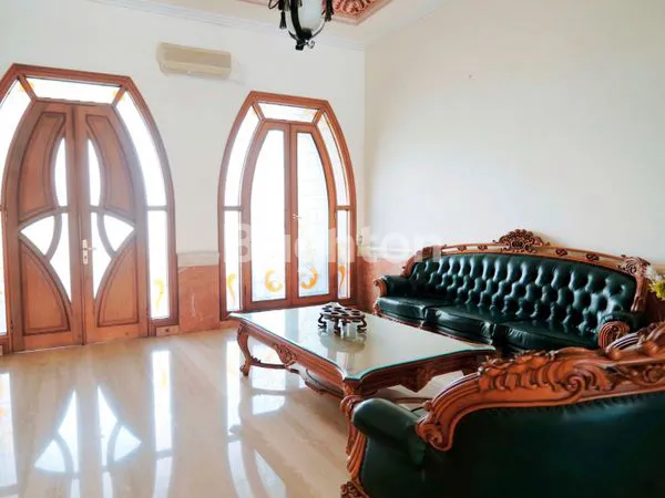 image RUMAH GRAHA FAMILY GOLF VIEW MEWAH FULL FURNISHED ADA SWIMMING POOL DEKAT CLUBHOUSE, TOL, PUSAT BISNIS DAN KOMERSIAL (2)