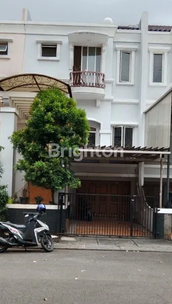 image RUMAH MINIMALIS 3 LANTAI DI JAKARTA UTARA (1)