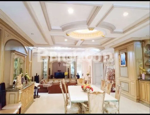 image RUMAH MEWAH DAN FULL FURNISH DI ARAYA TAHAP 2 SURABAYA  (2)