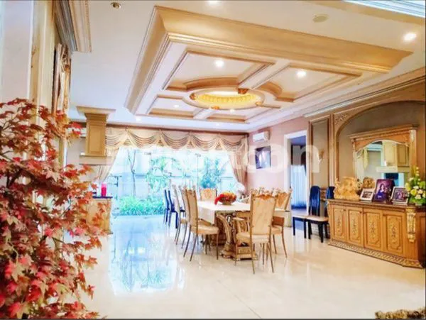 image RUMAH MEWAH DAN FULL FURNISH DI ARAYA TAHAP 2 SURABAYA  (4)