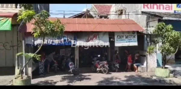 BUGISAN, PINGGIR JALAN RAYA KEMBAR. BANGUNAN HITUNG TANAH.