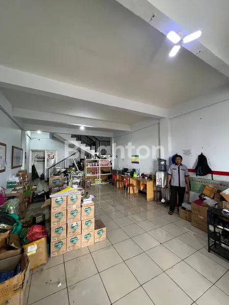 UNTUK YANG SERIUS HARGA 4,5 M ( PROSES SHM )  SKARANG  JADI 3,5 M - RUKO 3 LANTAI TRITAN POINT - CIPADUNG - ADA  BANGUNAN TAMBAHAN 150 M2  KOMPLEK BISNIS - WAREHOUSE PENGEMBANGAN AKAN ADA MALL