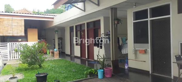 RUMAH BESAR DAERAH ARAS DI JALAN UTAMA, 100 M KE RS ELISABETH, 3 MNT KE SIMPANG 5, CITRA LAND HOTEL &  MALL, 5 MNT KE RS TLOGOREJO, 5 MNT  KE HOTEL TENTREM,  SEKITAR BANYAK TEMPAT KULINERAN DSB