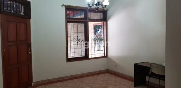 image RUMAH CANTIK 2 LANTAI DI TENGAH KOTA BOGOR (2)