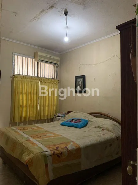 image RUMAH 1 1/2 LANTAI PONDOK PEKAYON INDAH PINGGIR JALAN UTAMA LOKASI SANGAT STRATEGIS SELANGANGKAH KE GRAND GALAXY CITY (8)