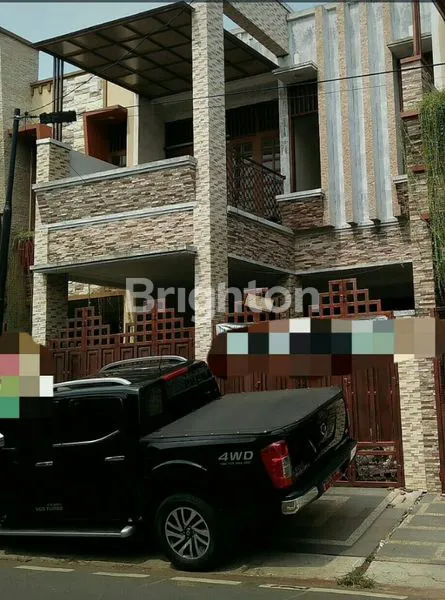 image RUMAH UNIT YANG B FULL FURNISHED MIRIP RUMAH ARTIS DI TAMAN MALAKA UTARA (1)
