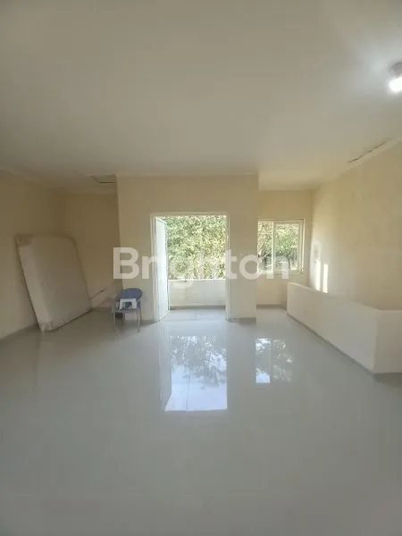 image RUMAH WISATA BUKIT SENTUL 2 LANTAI BELAKANG VIEW TAMAN BUKIT SENTUL (5)