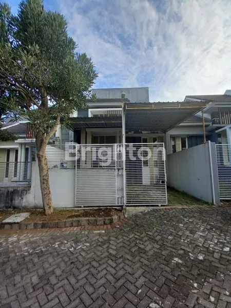 image RUMAH WISATA BUKIT SENTUL 2 LANTAI BELAKANG VIEW TAMAN BUKIT SENTUL (8)