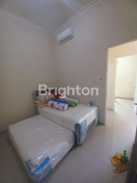 image RUMAH WISATA BUKIT SENTUL 2 LANTAI BELAKANG VIEW TAMAN BUKIT SENTUL (7)