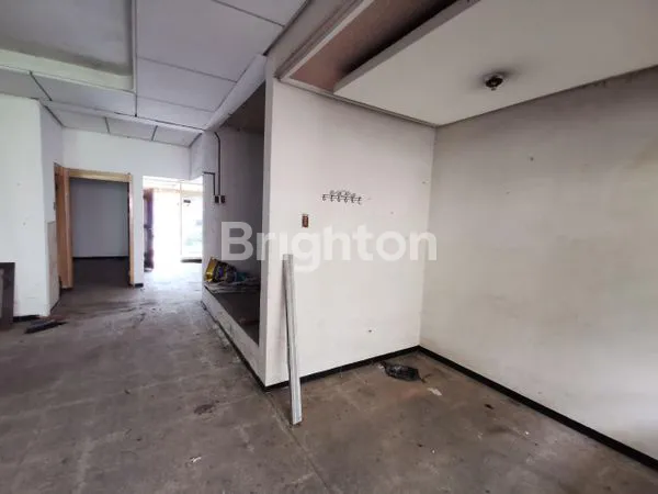 image RUMAH LAMA HITUNG TANAH DI JL KARANG EMPAT SURABAYA (7)