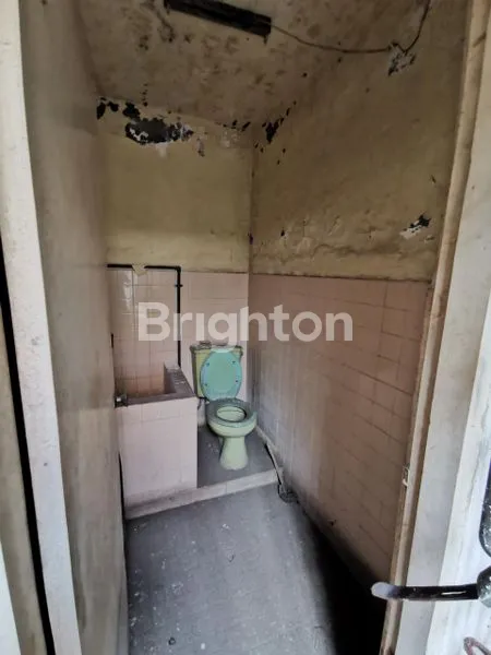 image RUMAH LAMA HITUNG TANAH DI JL KARANG EMPAT SURABAYA (2)