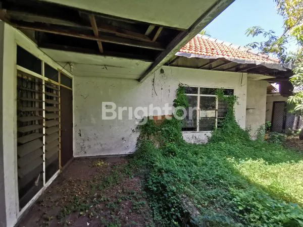 image RUMAH LAMA HITUNG TANAH DI JL KARANG EMPAT SURABAYA (5)