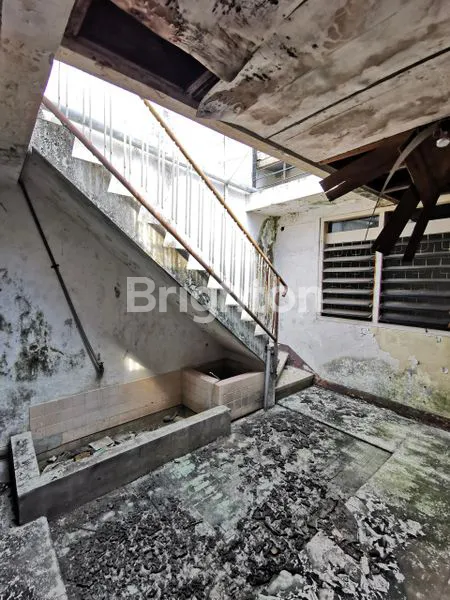 image RUMAH LAMA HITUNG TANAH DI JL KARANG EMPAT SURABAYA (6)