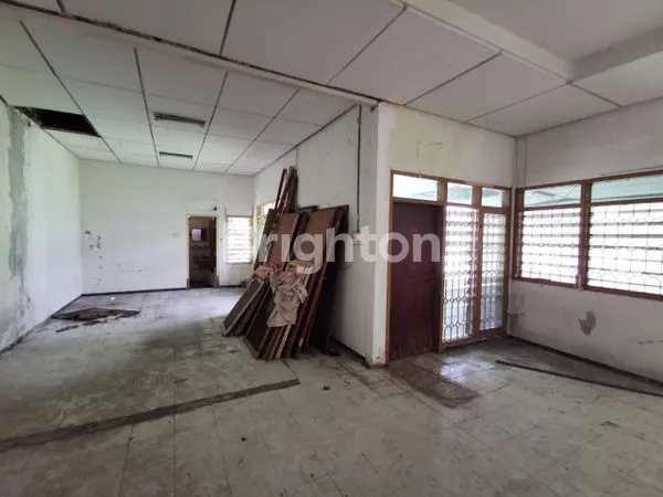 image RUMAH LAMA HITUNG TANAH DI JL KARANG EMPAT SURABAYA (8)