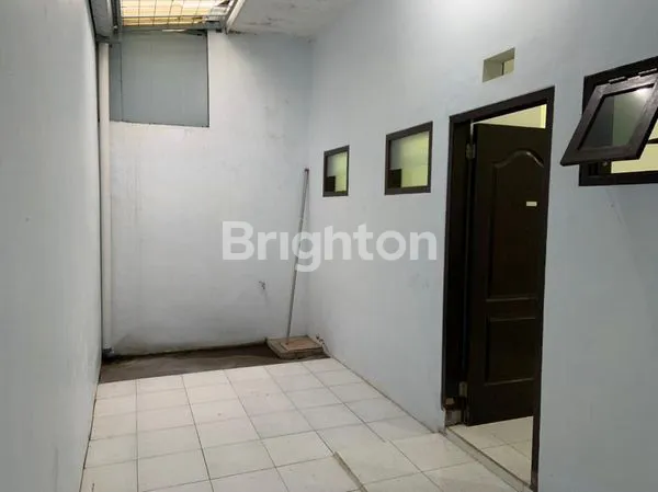 image RUMAH AREA BUNGA BUNGAAN SOEKARNO HATTA DEKAT KAMPUS BRAWIJAYA MALANG (6)
