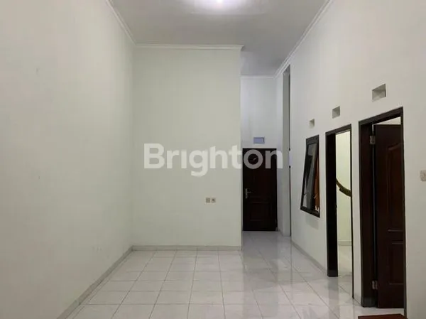 image RUMAH AREA BUNGA BUNGAAN SOEKARNO HATTA DEKAT KAMPUS BRAWIJAYA MALANG (4)